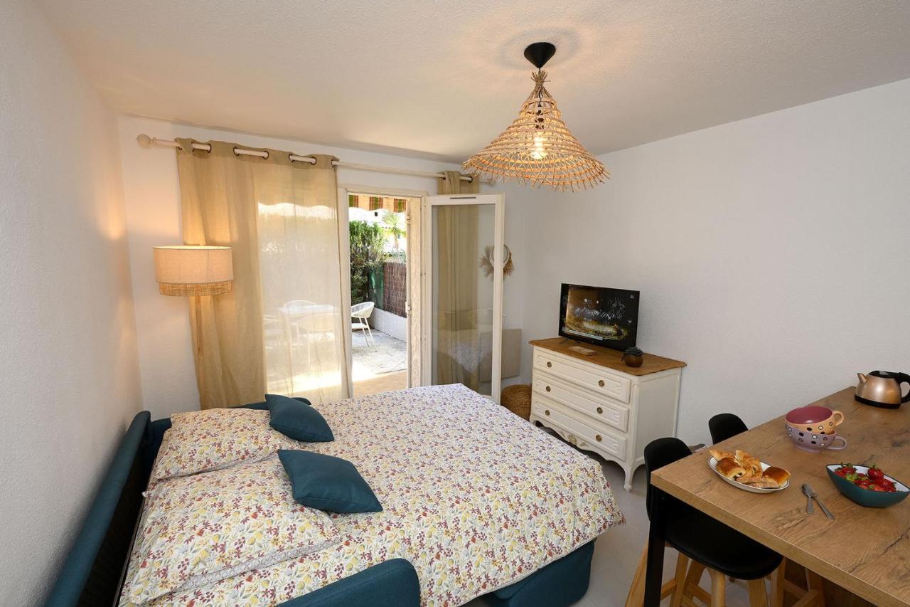 Charmant Studio 2A4 Pers Avec Jardin Et Place De Parking Situe A 5 Min A Pied De La Mer Bandol Exterior foto