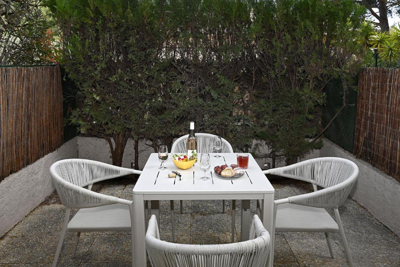 Charmant Studio 2A4 Pers Avec Jardin Et Place De Parking Situe A 5 Min A Pied De La Mer Bandol Exterior foto